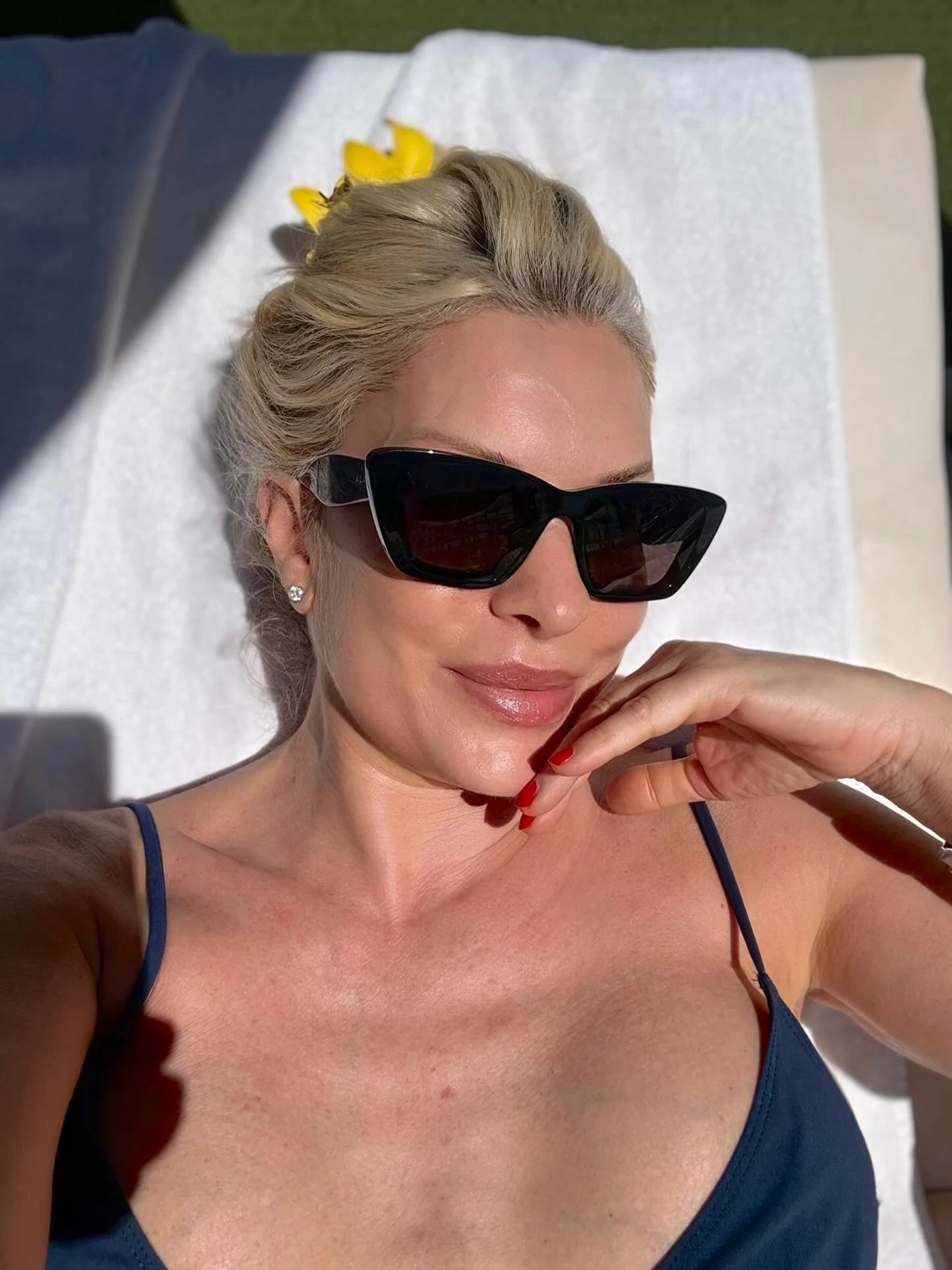 Η Ελένη Μενεγάκη με τα διαχρονικά γυαλιά ηλίου που ταιριάζουν σε όλες τις γυναίκες