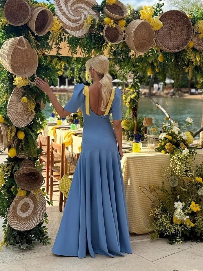 Η Κατερίνα Καινούργιου έγινε νονά με παστέλ φόρεμα