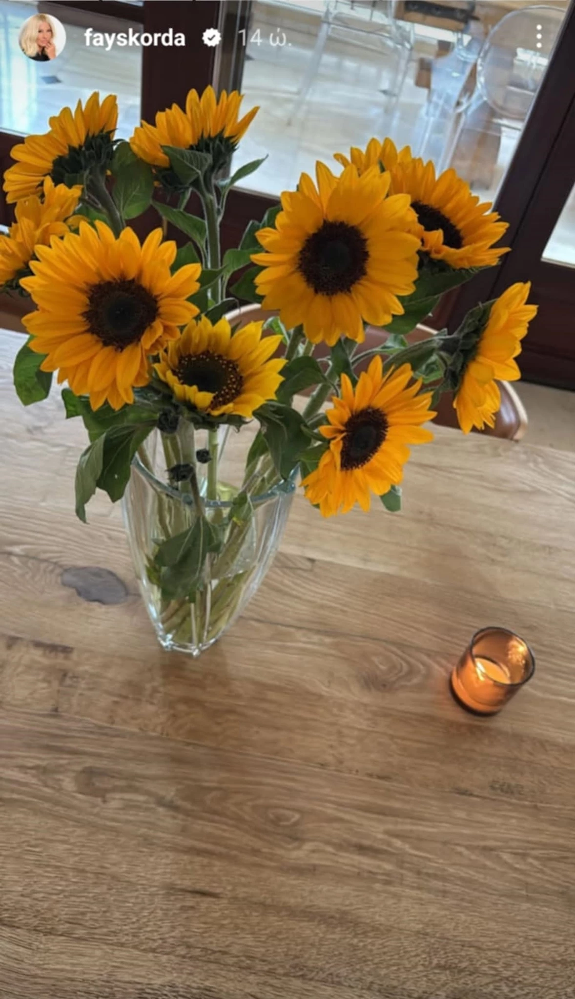 Η Φαίη Σκορδά μάς δείχνει το σαλόνι του σπιτιού της στη Φιλοθέη | Η λιτή διακόσμηση που επέλεξε