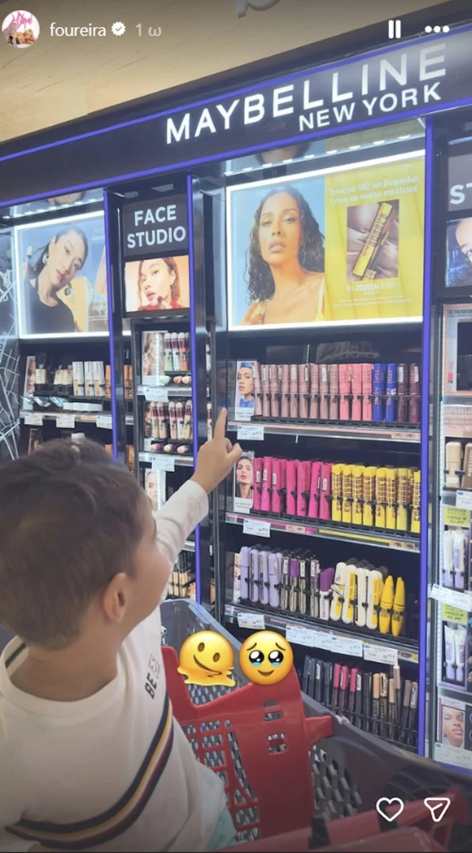 Έλιωσε η καρδιά της Ελένης Φουρέιρα | Η κίνηση του γιου της όταν την είδε ξαφνικά σε αφίσα