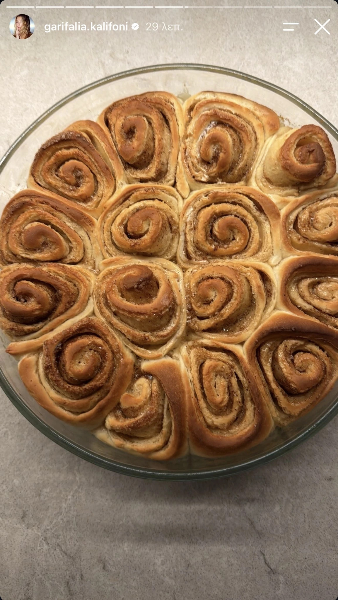 Γαρυφαλλιά Καληφώνη | Έφτιαξε σπιτικά cinnamon rolls στην κουζίνα της και μας άνοιξε την όρεξη