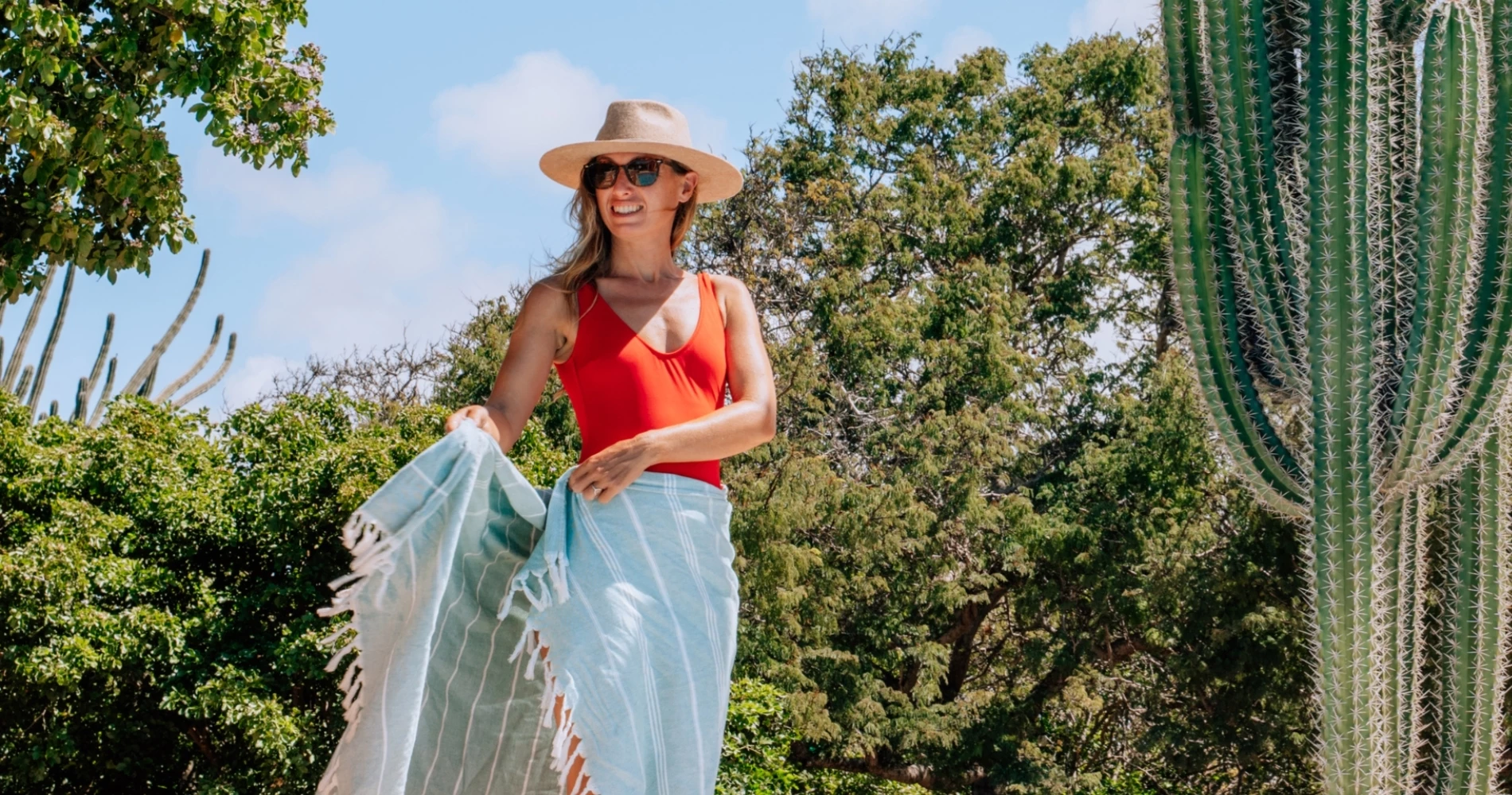 6 μοντέρνοι τρόποι για να φορέσεις το παρεό σου στην παραλία