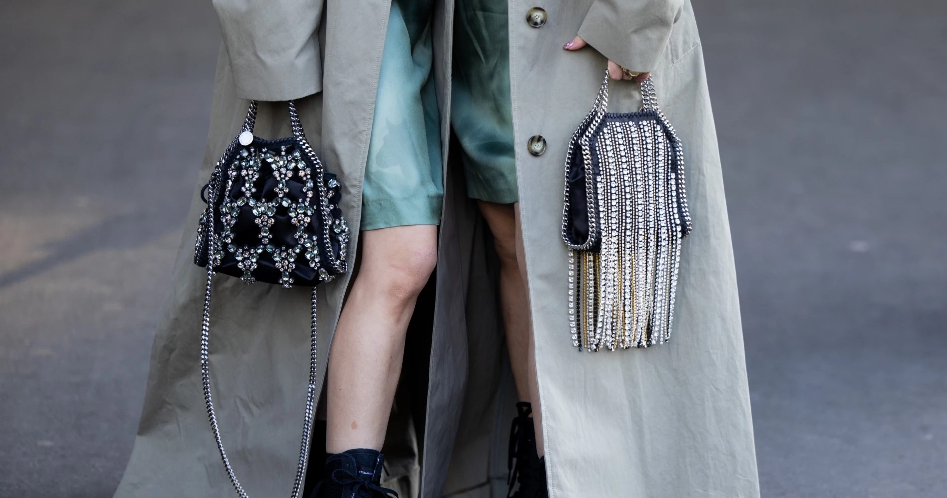 Η βραδινή τσάντα με χάντρες από την Pull & Bear που θα σου θυμίσει το στιλ της μαμάς σου στα 90s