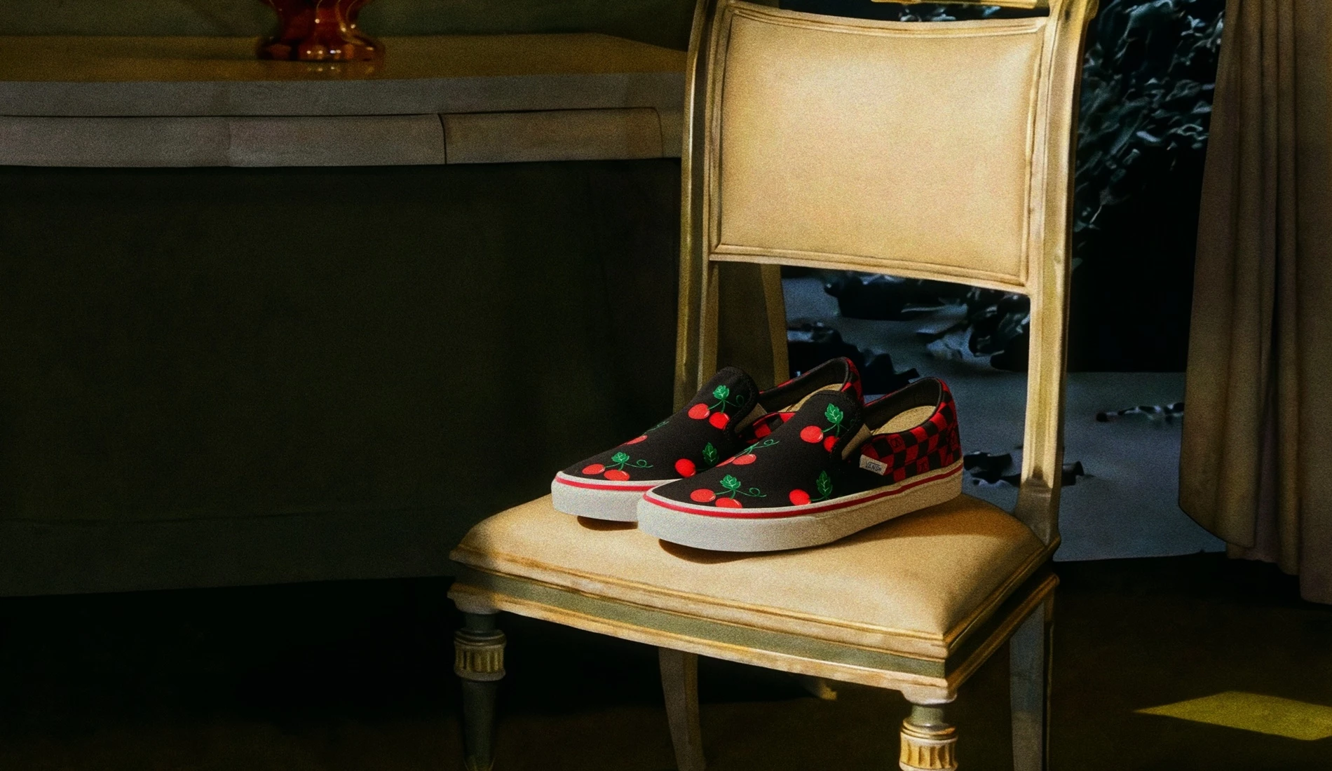 Vans x Valentino | Τα sneakers που μετατρέπουν το καθημερινό σου look σε statement εμφάνιση