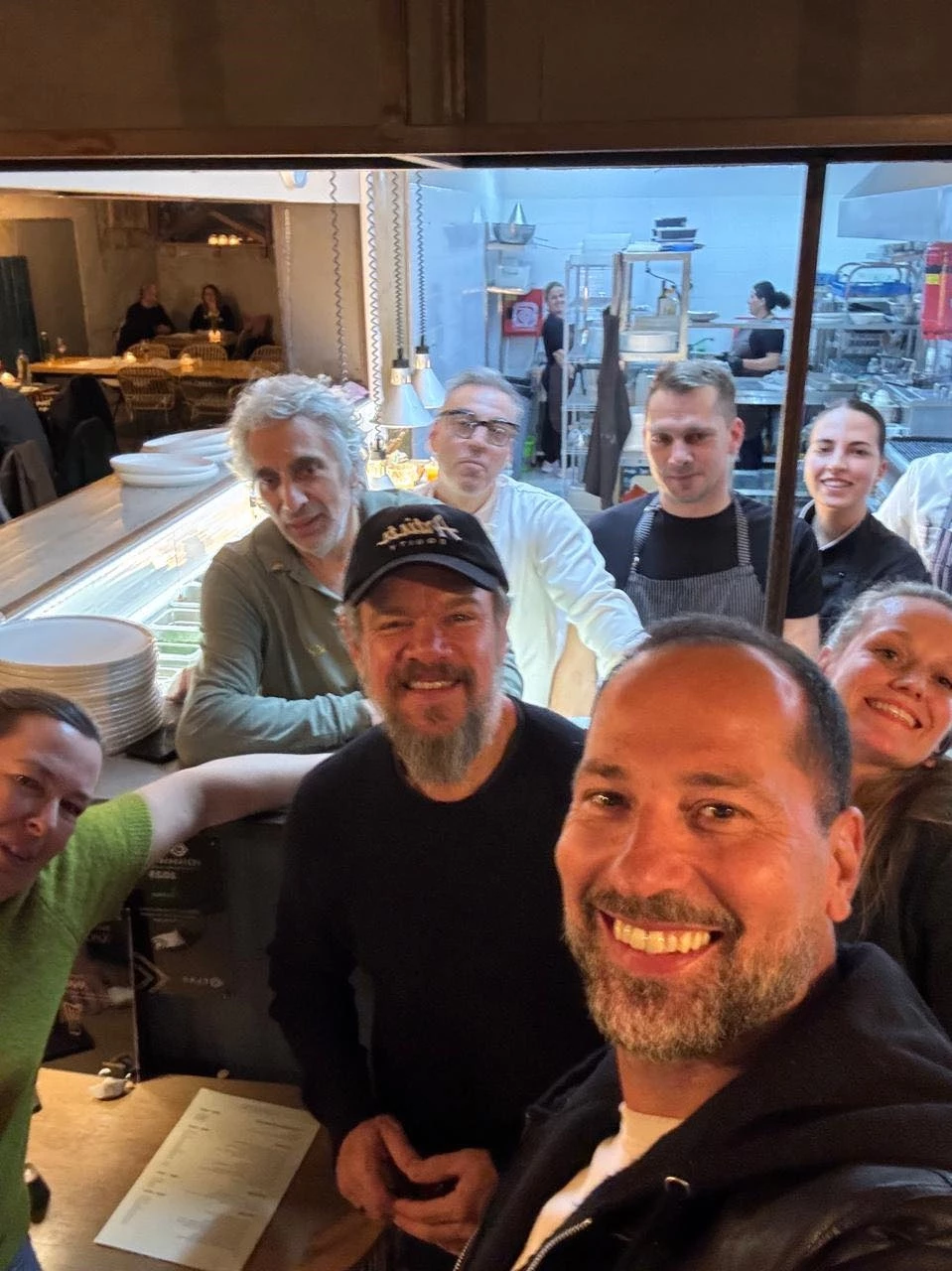 Ο Matt Damon σε βραδινή έξοδο κατά τη διάρκεια των γυρισμάτων της "Οδύσσειας"