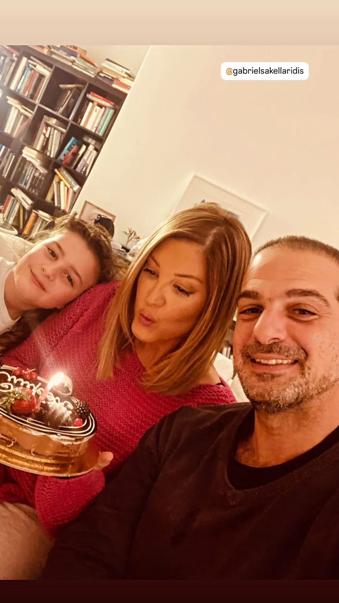 Η Ράνια Τζίμα γιορτάζει τα γενέθλιά της με τον σύζυγο και την κόρη τους