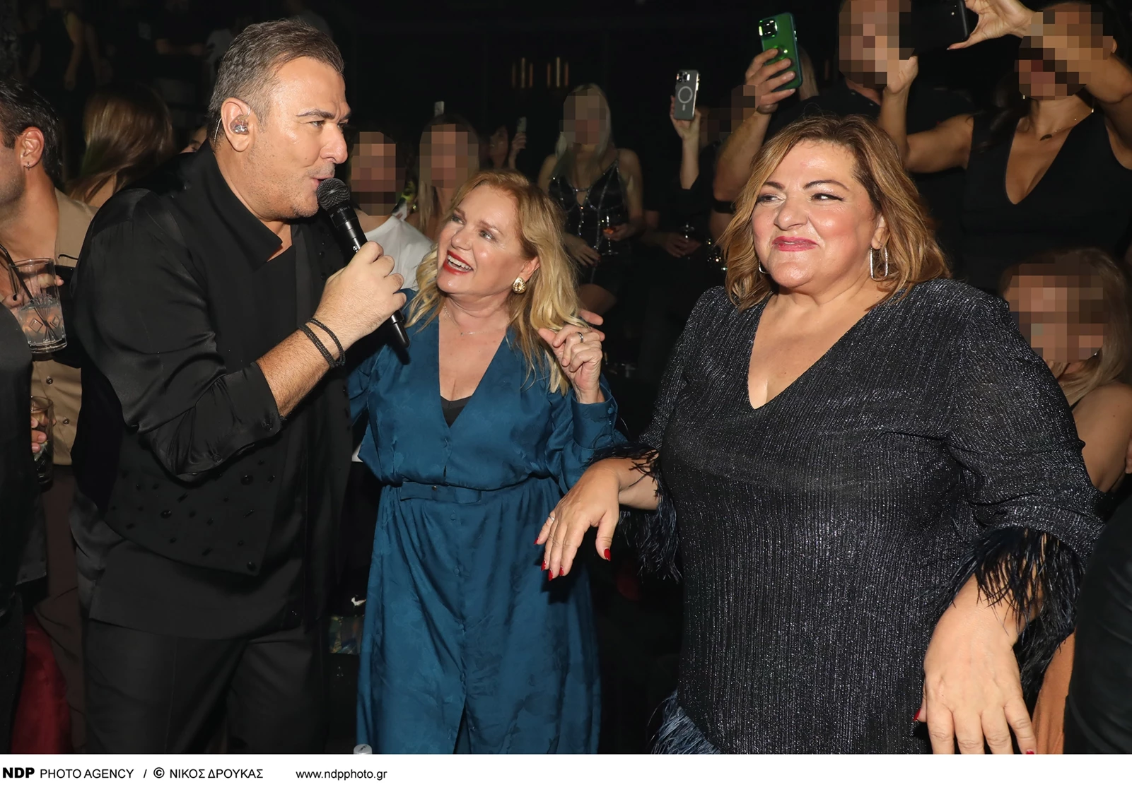 Η παρέα του Πηλίου διασκέδασε στη Δέσποινα Βανδή και στον Αντώνη Ρέμο
