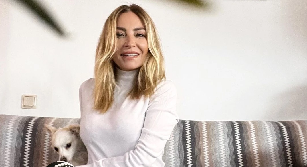 Ρούλα Ρέβη | Το άρωμα που φορά κάθε μέρα εδώ και χρόνια έχει απίστευτα μεγάλο φανατικό κοινό