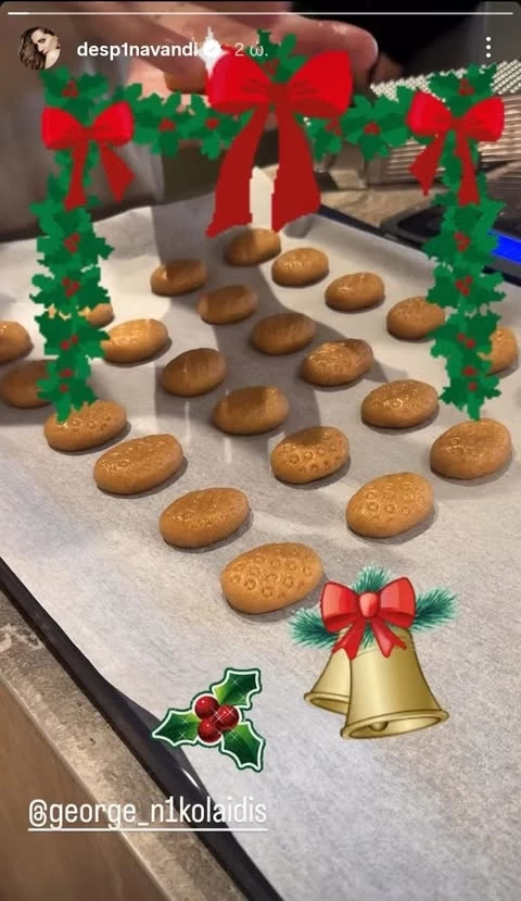 Ο Γιώργος νικολαιδης φτιάχνει μελομακάρονα