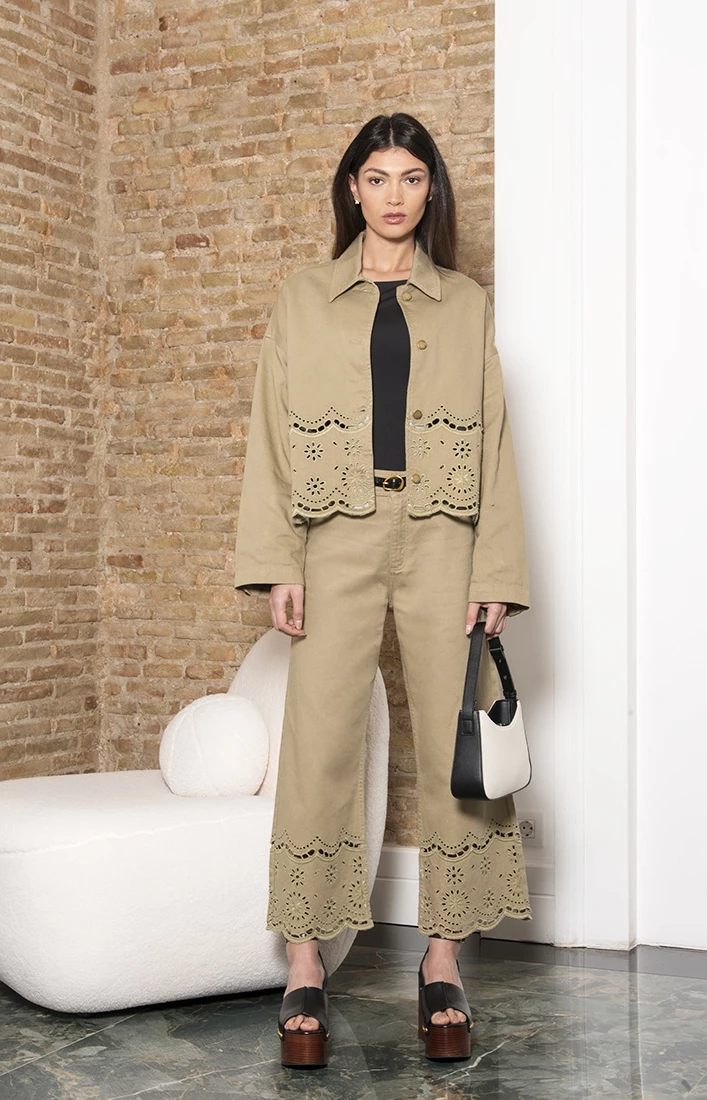 Πώς θα δημιουργήσεις elevated εμφανίσεις για την άνοιξη σύμφωνα με την Κέισι Μίζιου