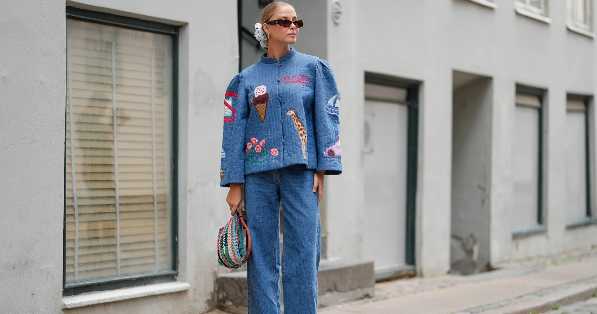 Το ριγέ παντελόνι από τη Mango για να επιστρέψεις στο γραφείο με άνεση και στιλ