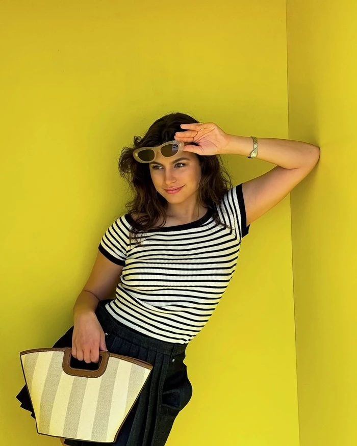 Η Δανάη Παππά στις Κάννες με τσάντα από τη Zara