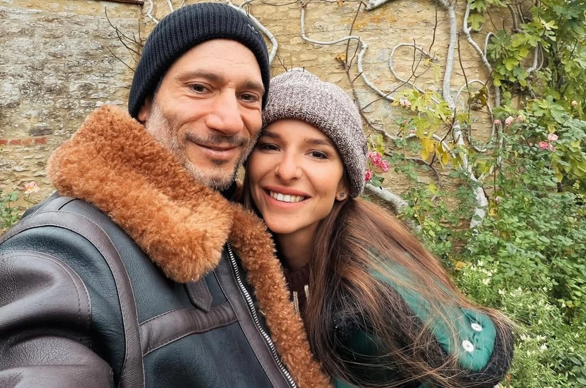 Λέων Βασιλειάδης | Ο νεογέννητος γιος της Εριέττας Κούρκουλου Λάτση στην αγκαλιά του μπαμπά του