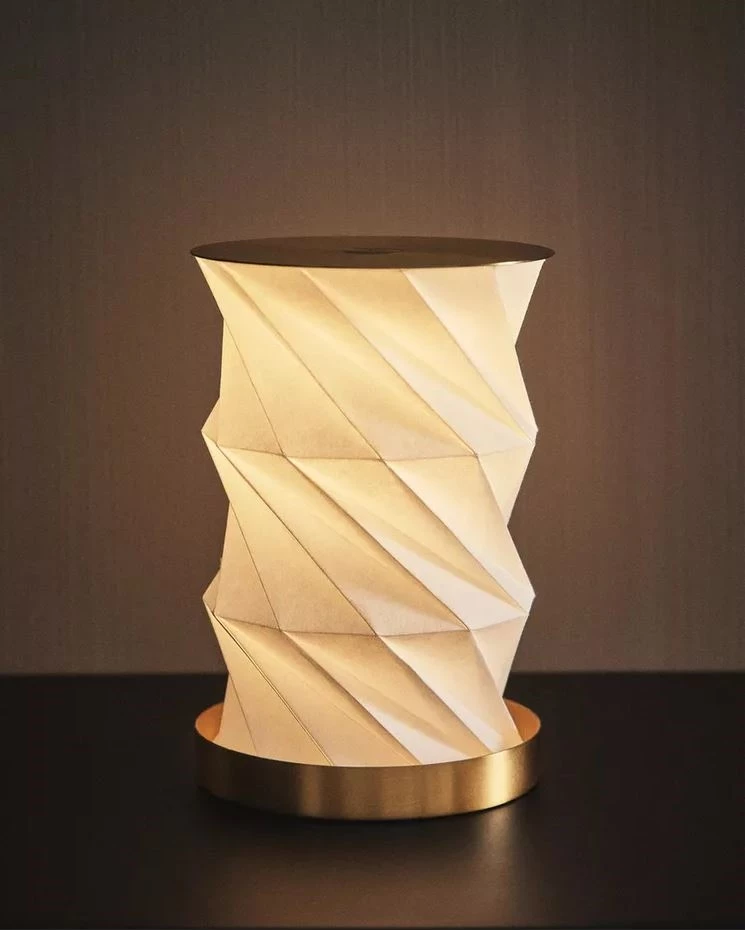 Το ασύρματο πτυσσόμενο φωτιστικό από τη Zara Home που θα βρεις σε προσφορά