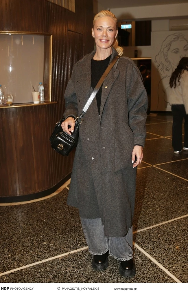 Η Ζέτα Μακρυπούλια στο θέατρο