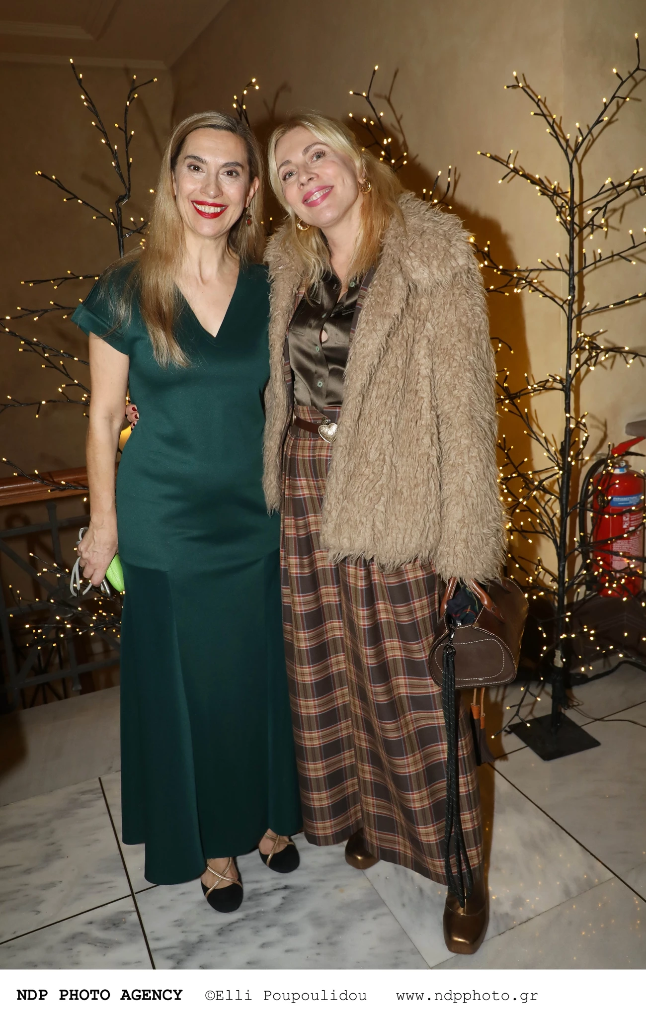 Η Σμαράγδα Καρύδη με τη Βίκυ Βολιώτη στην πρεμιέρα του "Kontakthof"
