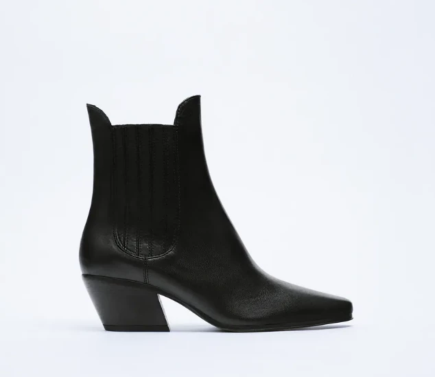 Τα western boots επέστρεψαν και αυτό το ζευγάρι από το Zara είναι η αγορά που αξίζει να κάνεις