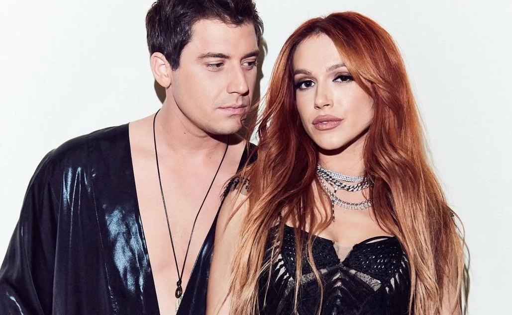 Τάνια Μπρεάζου | Η εντυπωσιακή εμφάνιση στη θεατρική πρεμιέρα του συντρόφου της