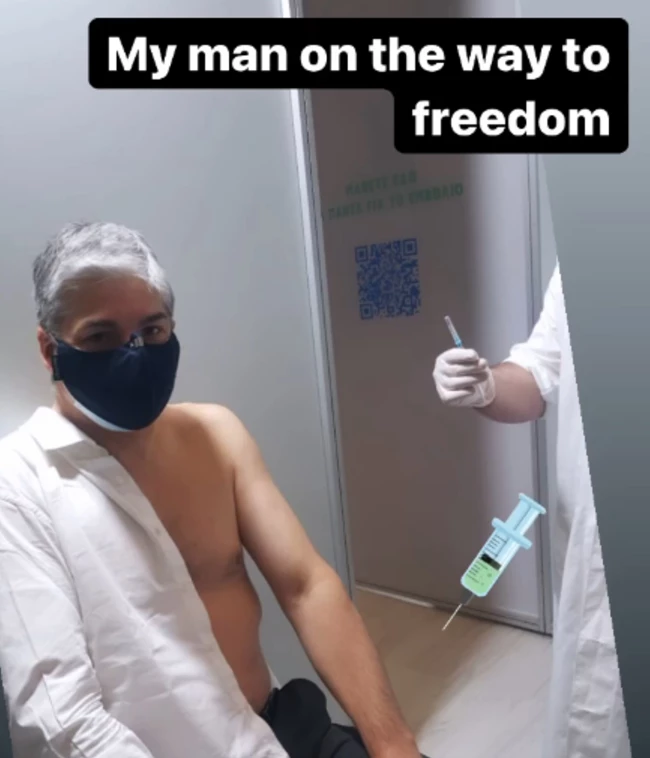 Σταματίνα Τσιμτσιλή | Συνόδευσε τον Θέμη Σοφό για να εμβολιαστεί