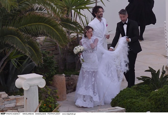 Αθηνά Οικονομάκου | Το νυφικό της, διά χειρός Celia Kritharioti, ήταν το απόλυτο bohemian wedding look