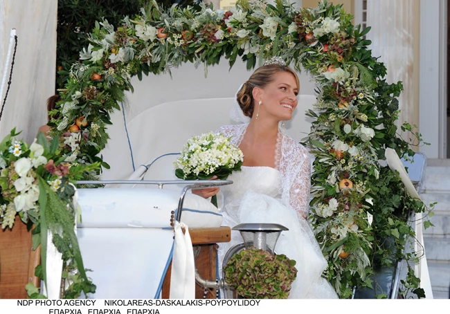 Νικόλαος και Τατιάνα Μπλάτνικ | Ο εντυπωσιακός γάμος στις Σπέτσες και το παραμυθένιο νυφικό της καλλονής νύφης