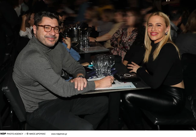 Hot and sexy | H Νάντια Μπουλέ με δερμάτινο κολάν και crop top