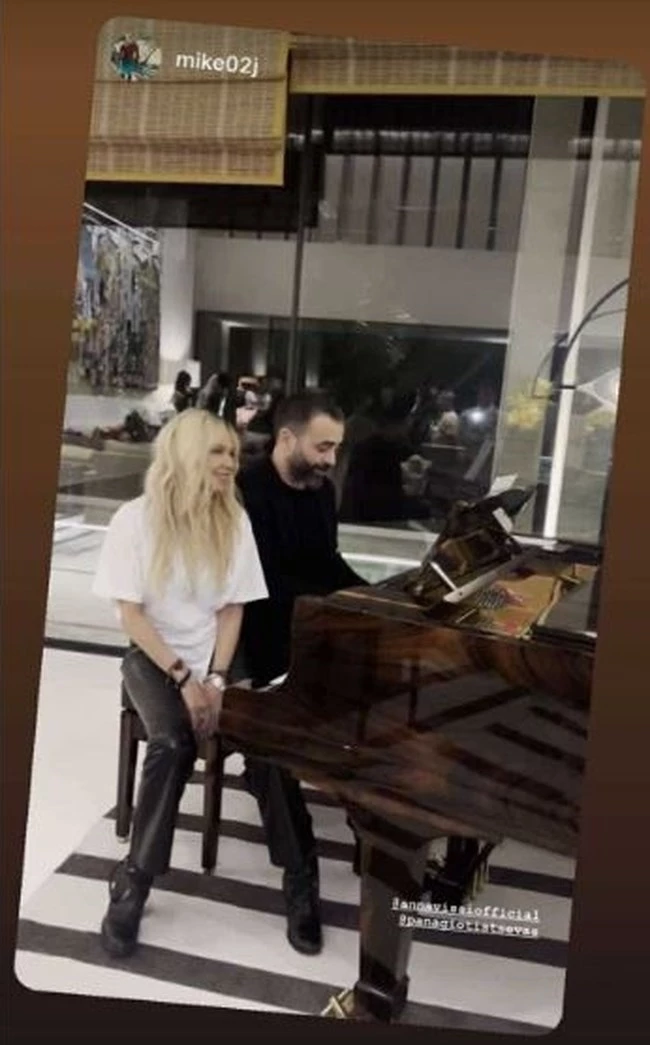 Γιάννης και Δήμητρα Κούστα | Το δείπνο που διοργάνωσαν στο artistic σπίτι τους για τη γιορτή της Άννας Βίσση