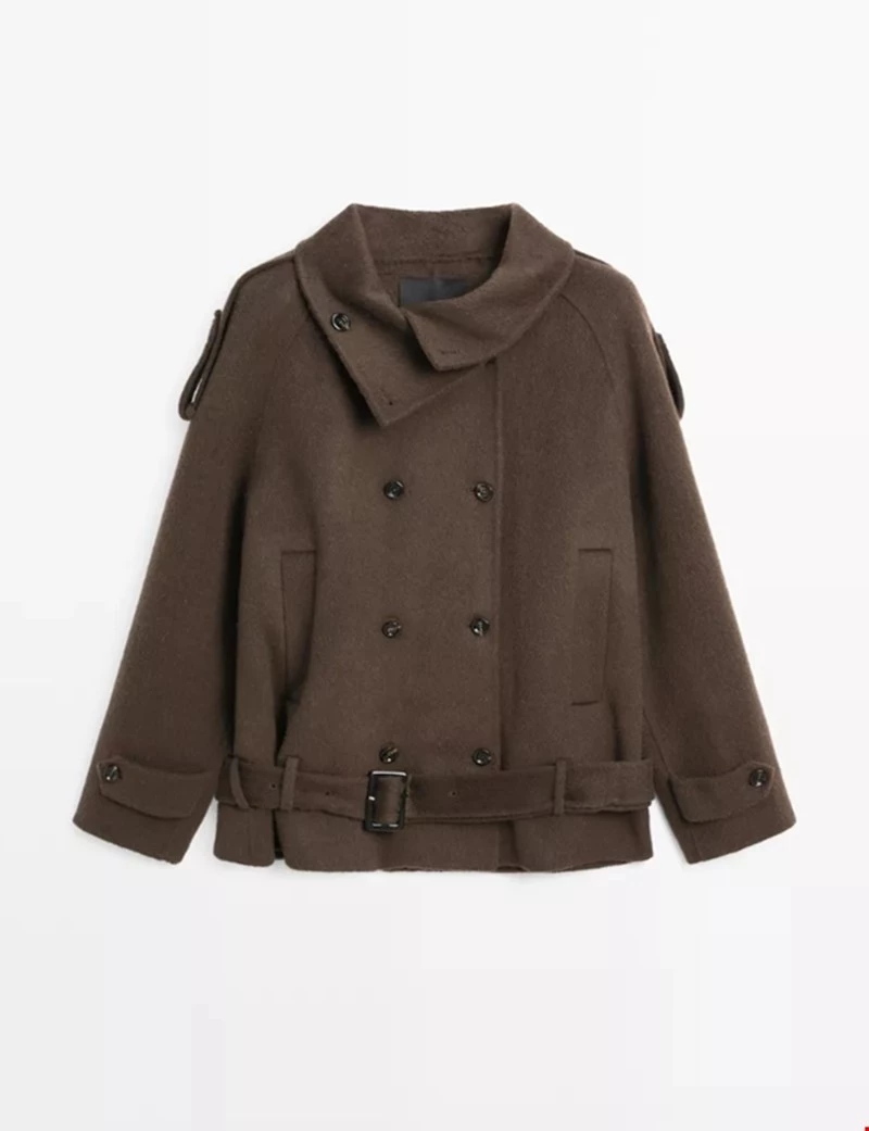 Το μάλλινο τζάκετ από τη Massimo Dutti που φορούν όλα τα Tiktok girls