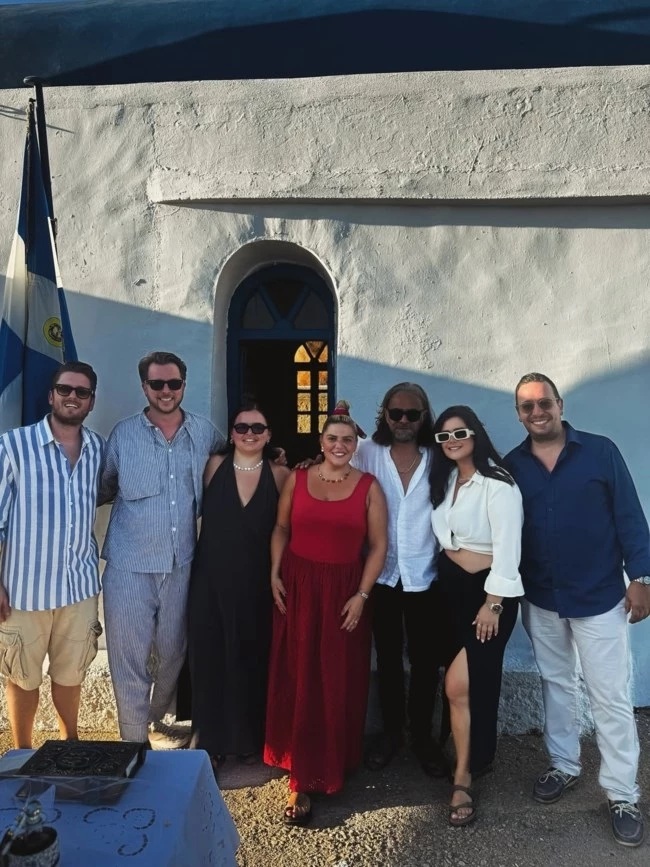 Η Δανάη Μπάρκα έγινε νονά παρουσία του νέου της συντρόφου