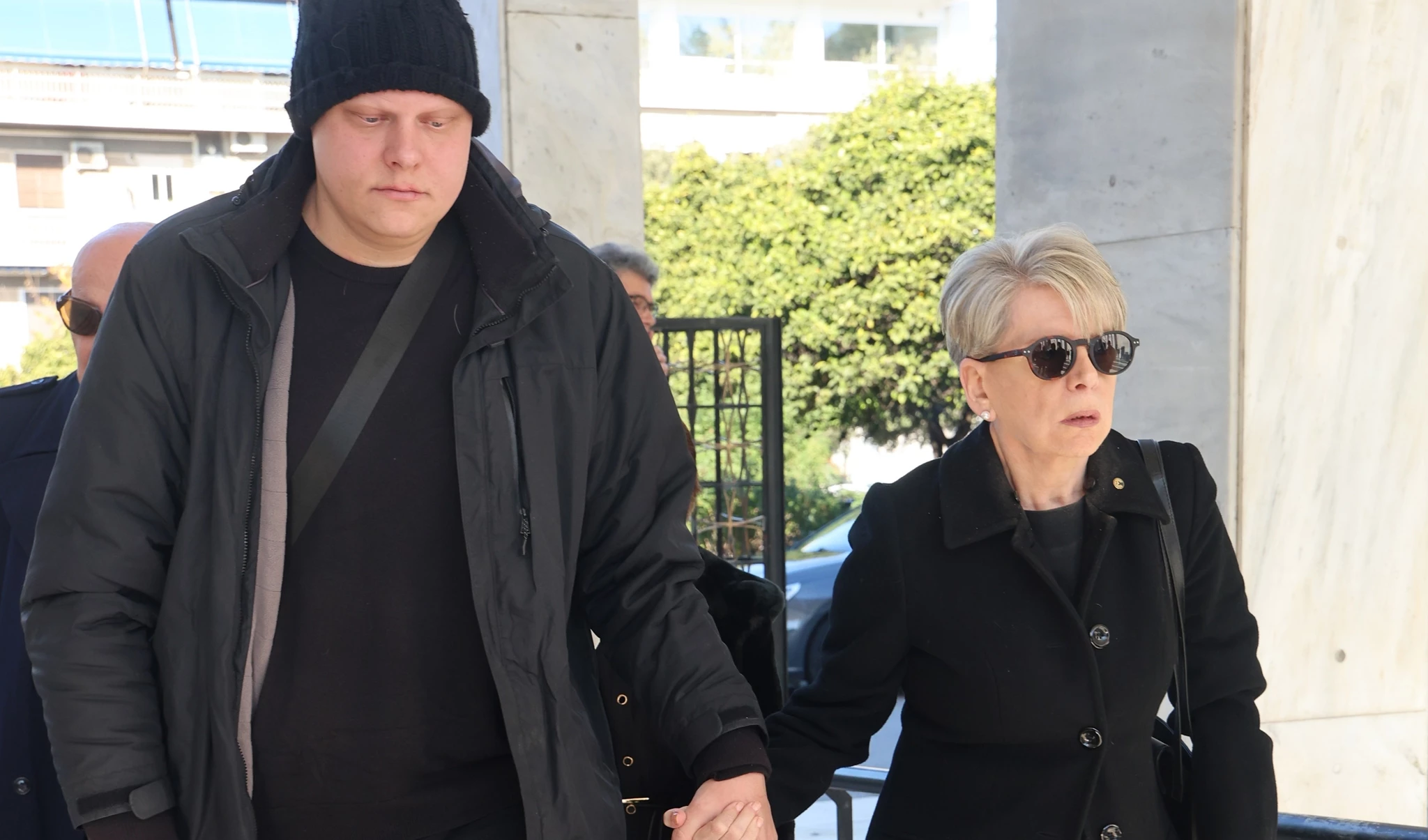 Έλενα Ακρίτα | Η σπάνια δημόσια εμφάνιση με τον γιο της, Παύλο Αρζόγλου