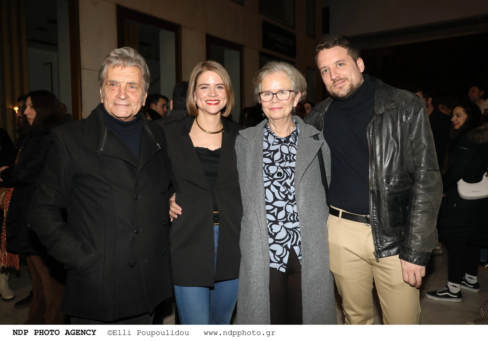 Δανάη Μιχαλάκη με τους γονείς της, Γιώργο Μιχαλάκη & Σούζαν Ντουράντ Μιχαλάκη & τον αδερφό της στην πρεμιέρα "Το Σποτ"