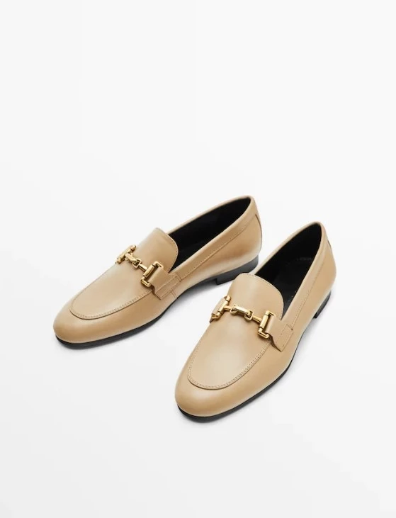Τα άνετα φλατ παπούτσια της Massimo Dutti είναι η επιτομή του κομψού office style