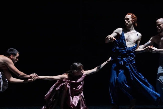 LOVETRAIN2020 | Ο Ισραηλινός χορογράφος Εμανουέλ Γκατ φέρνει στην Πειραιώς 260 μια ιδιαίτερη παράσταση