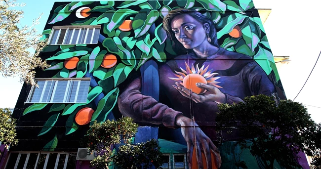 Οι γκραφιτάδες που ήρθαν από την Ολλανδία στο Χαλάνδρι και "ζωγράφισαν' την πόλη
