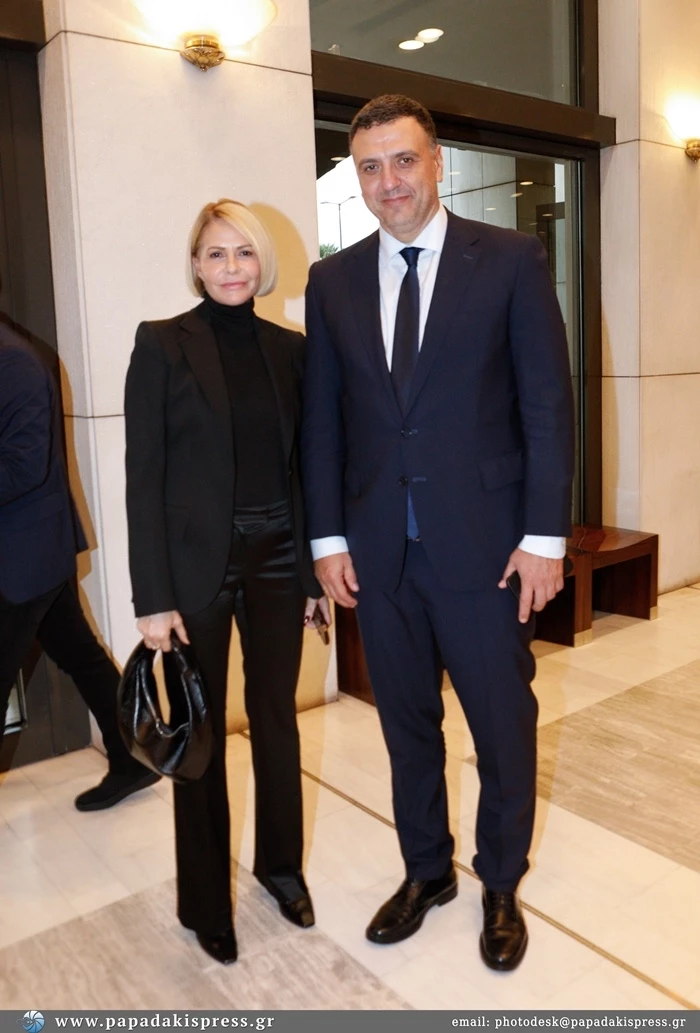 Η εμφάνιση της Τζένης Μπαλατσινού στο πλευρό του Βασίλη Κικίλια