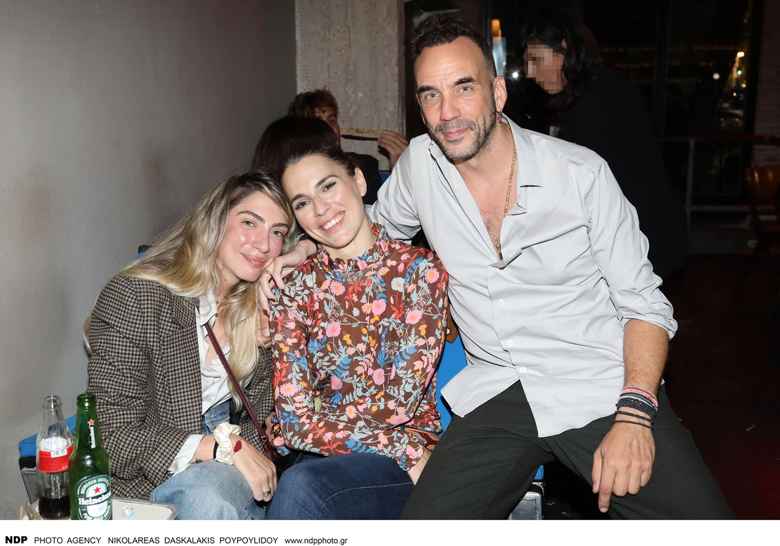 Η Μαριλού Κόζαρη με τη Melia Kreiling και τον Πάνο Μουζουράκη