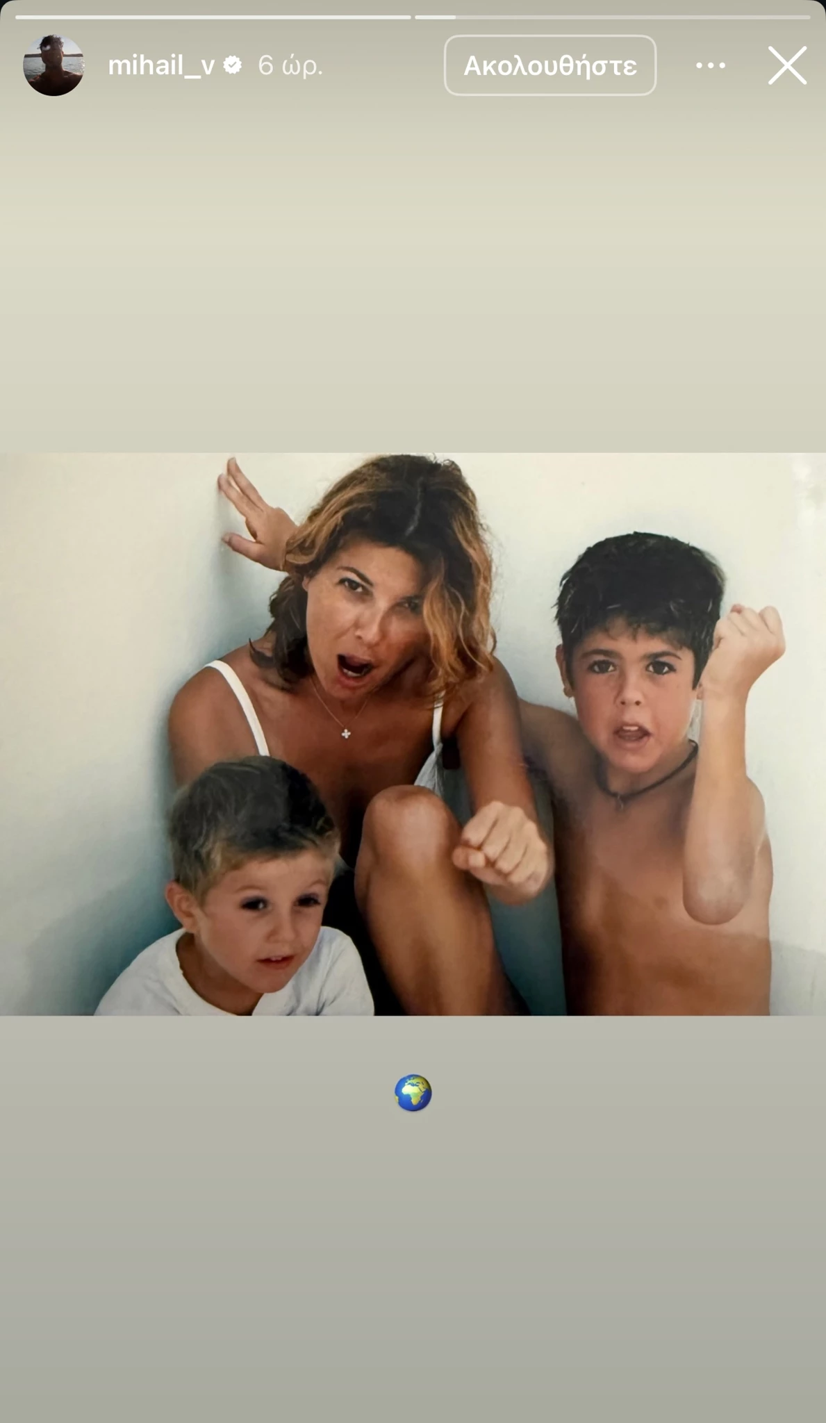 Σπάνιο "throwback" | Η Σοφία Αλιμπέρτη αγκαλιά με τους γιους της στα παιδικά τους χρόνια
