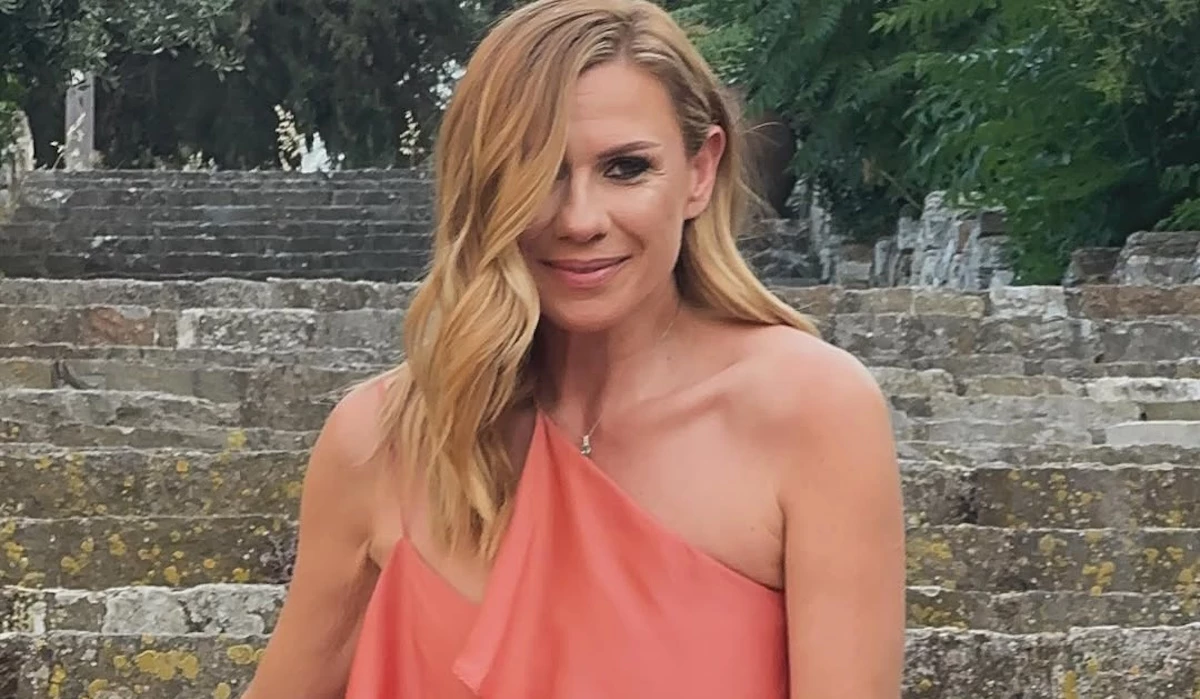 Η Κατερίνα Καραβάτου απαθανατίζει τον κατάξανθο γιο της, Αρίωνα σε καλοκαιρινές στιγμές στα Χανιά