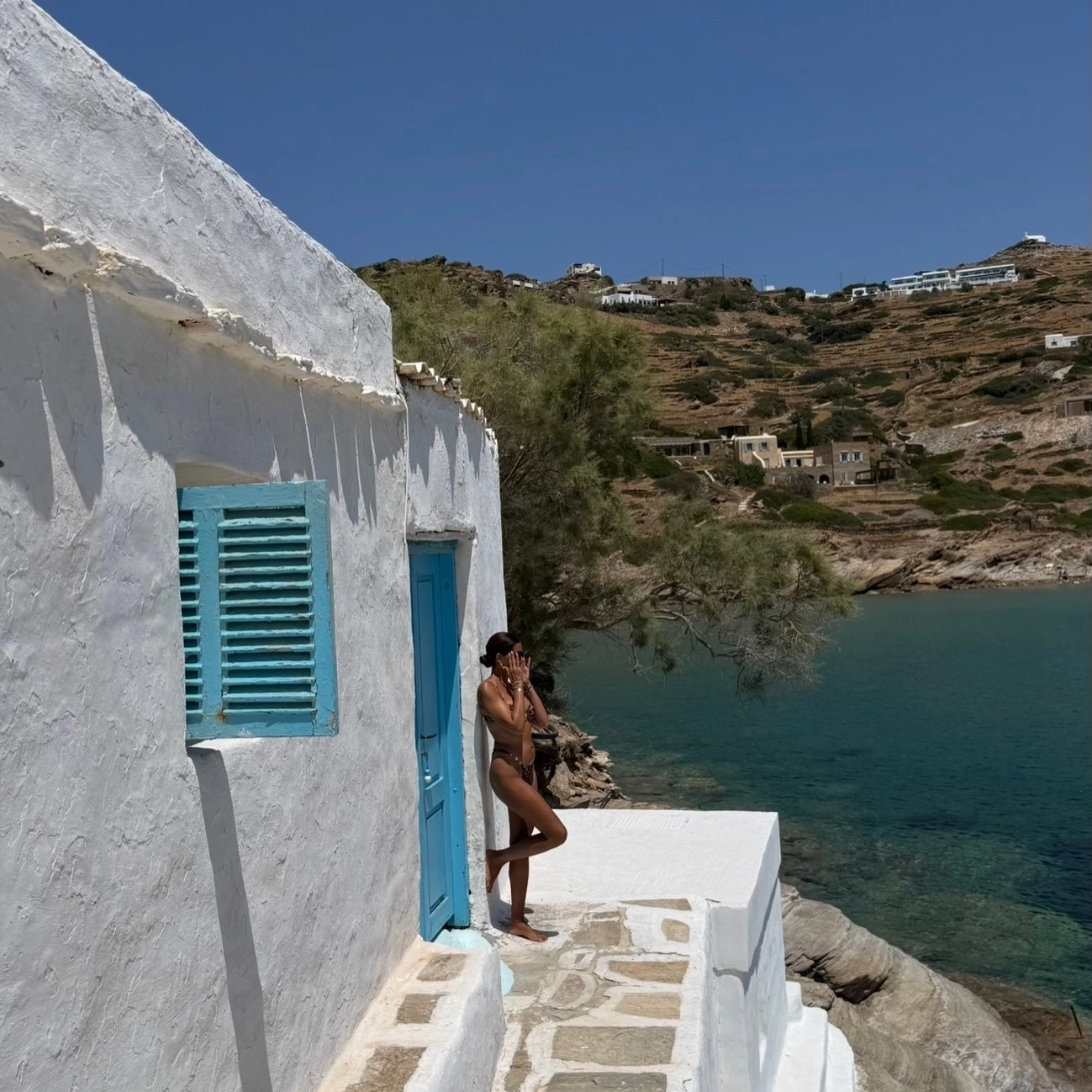 Tropical girl | Η Σταματίνα Τσιμτσιλή έχει αποκτήσει το τέλειο μαύρισμα
