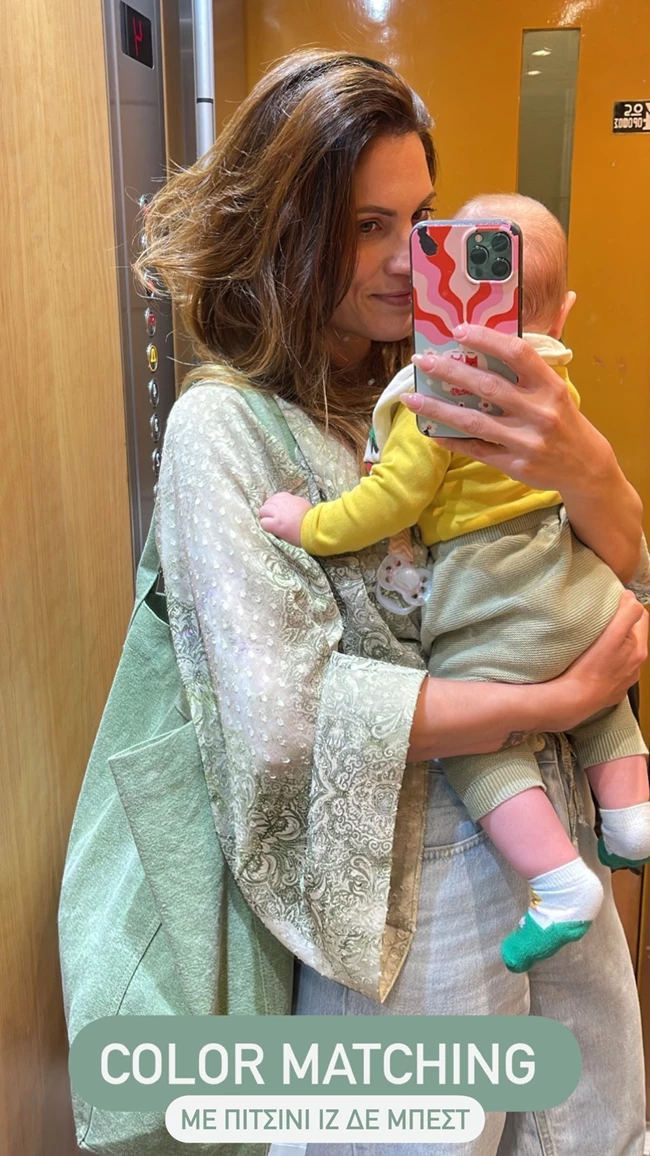 Η Μαίρη Συνατσάκη φοράει ασορτί χρώματα με την κόρη της, Ολίβια, και "λιώνει" το Instagram