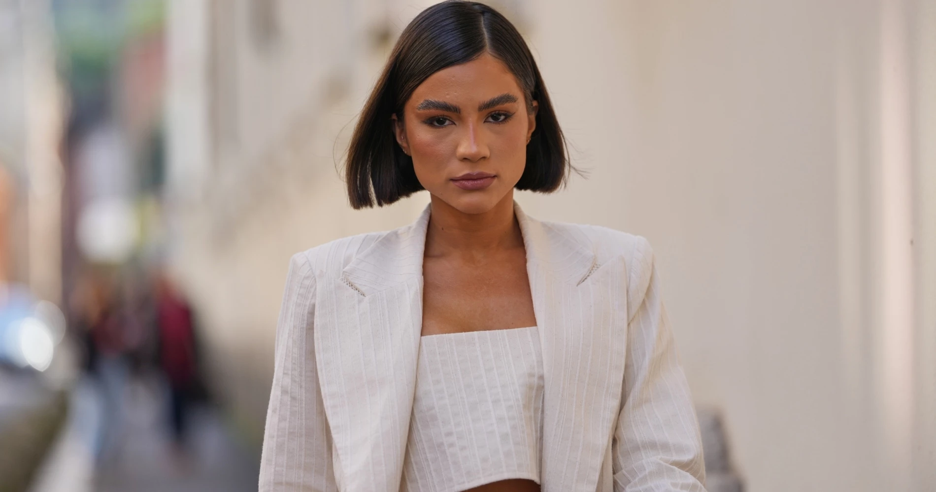 Έχεις bob; Βρήκα το classy χτένισμα για τις γιορτές που έρχονται που αναβαθμίζει κάθε look