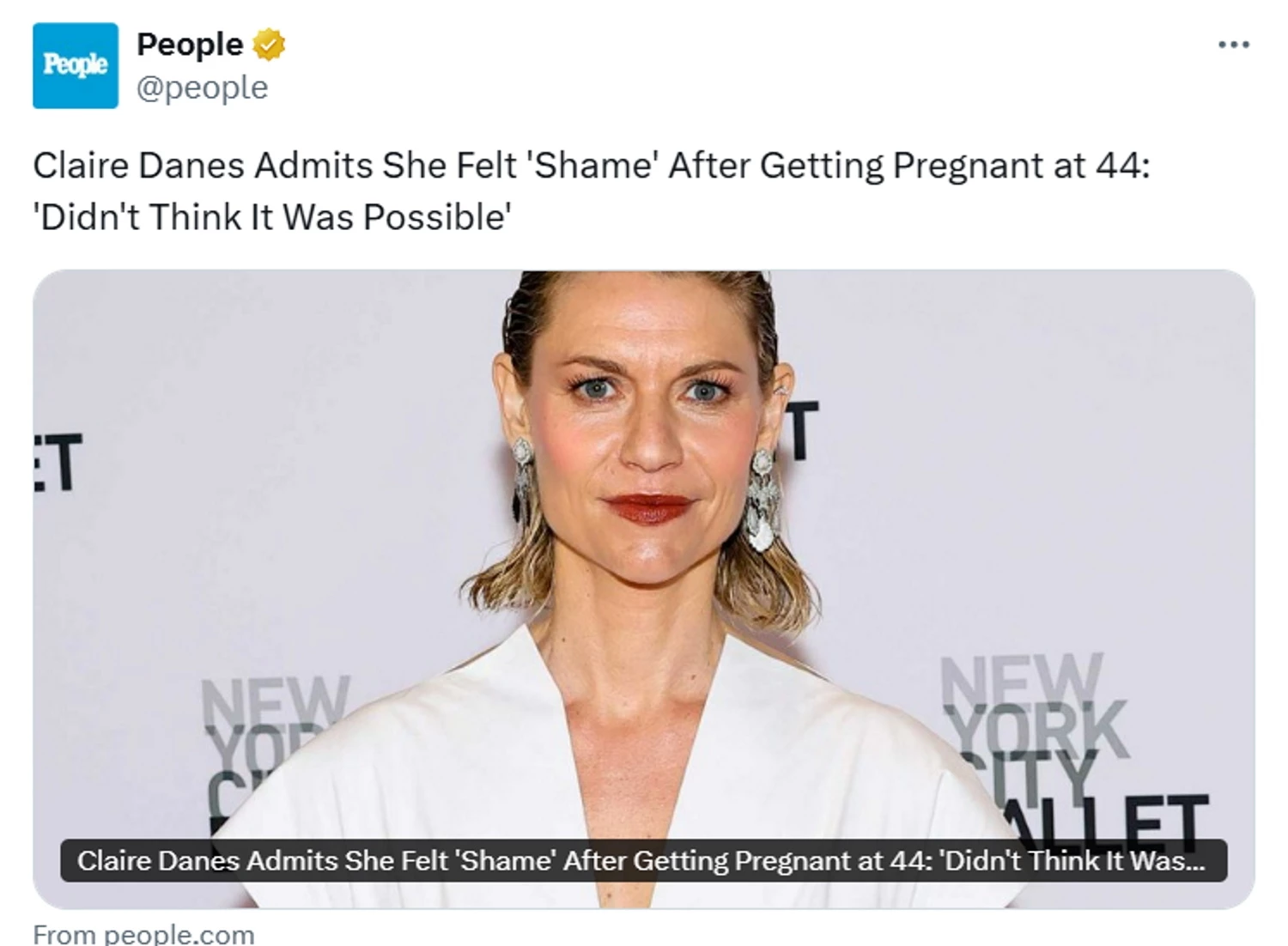 Γιατί η Claire Danes ένιωσε "ντροπή" που έμεινε έγκυος στα 44 χρόνια της;