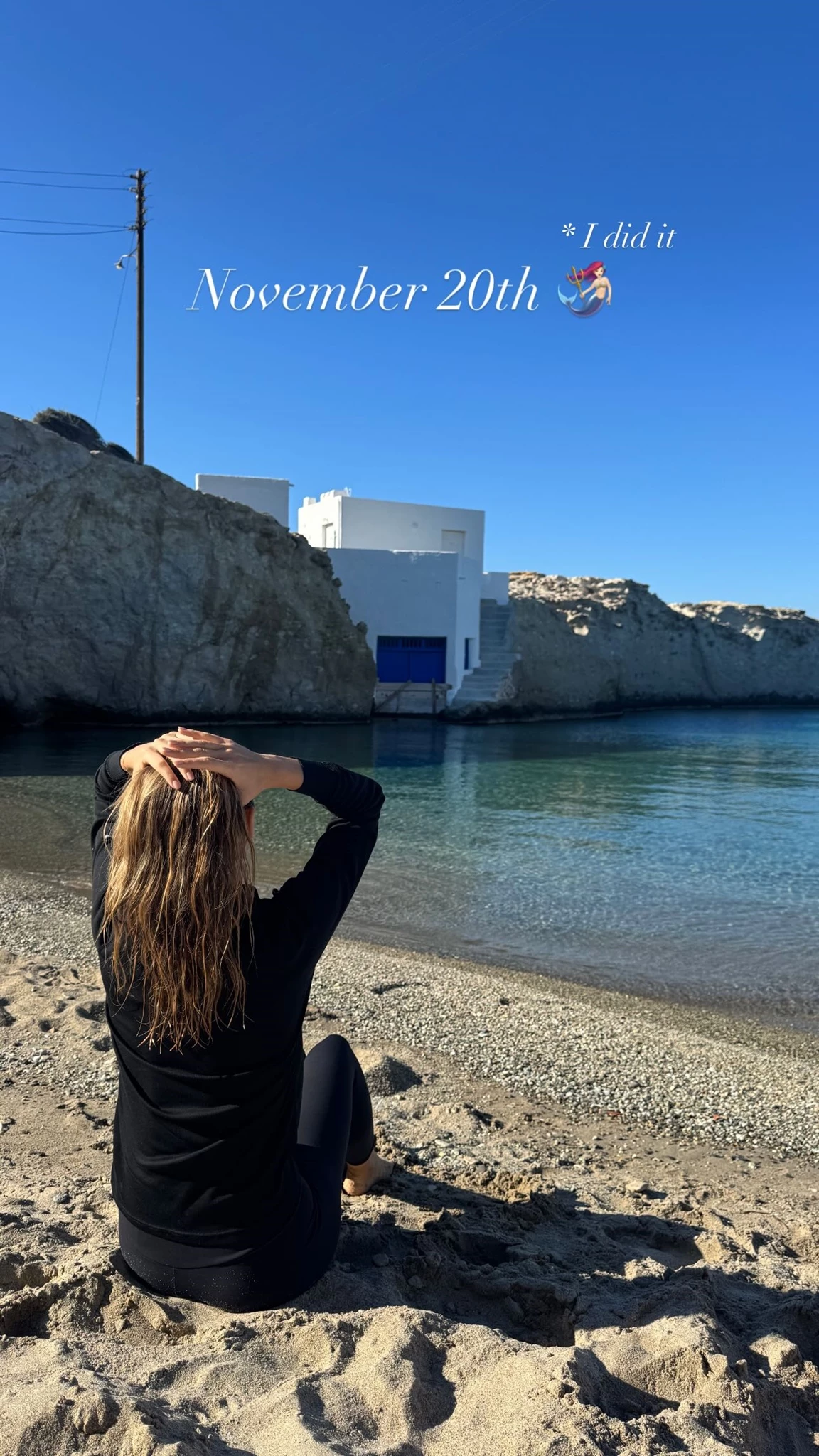 Η Κλέλια Ανδιολάτου σε χειμειρινές βουτιές στη Μήλο