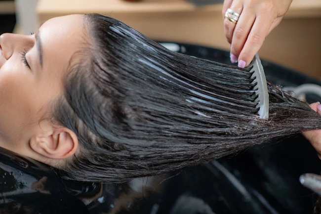 6 συμβουλές για την εφαρμογή της βαφής των μαλλιών