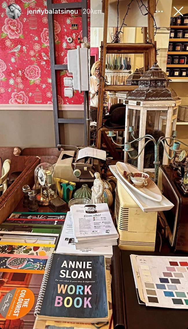 Τζένη Μπαλατσινού | Casual chic για αγορές σε κατάστημα με είδη διακόσμησης σπιτιού