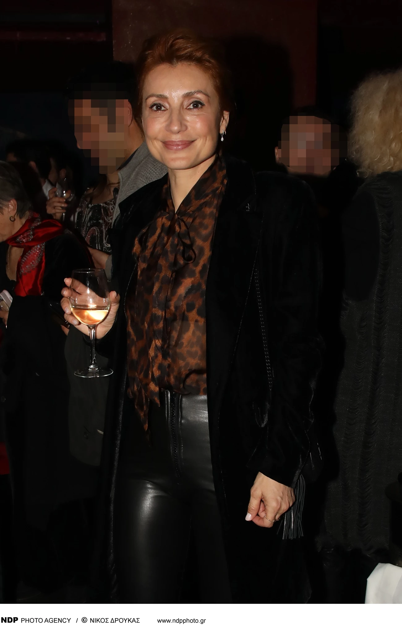Ευδοκία Ρουμελιώτη | Με leather pants και animal print top σε κοσμικό event