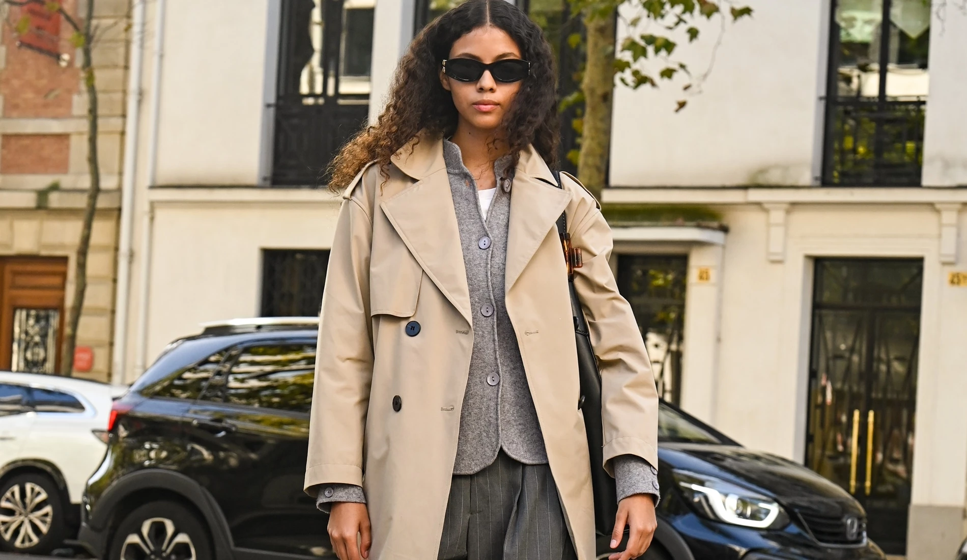 Το κρουαζέ παλτό από τις εκπτώσεις της Stradivarius που θα απογειώσει τα χειμερινά σου look