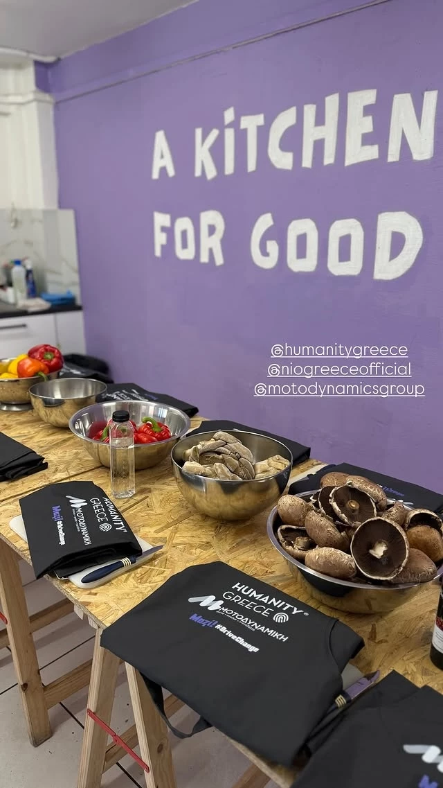 Η Χριστίνα Κοντοβά σε κοινωνική κουζίνα