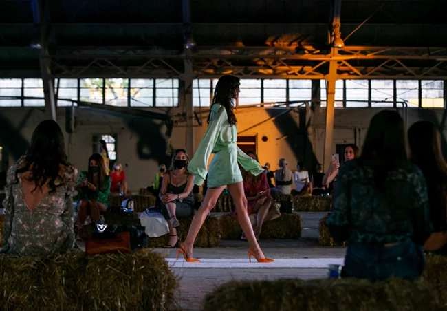 Η εβδομάδα μόδας της Αθήνας σε νέα physical αλλά και digital edition