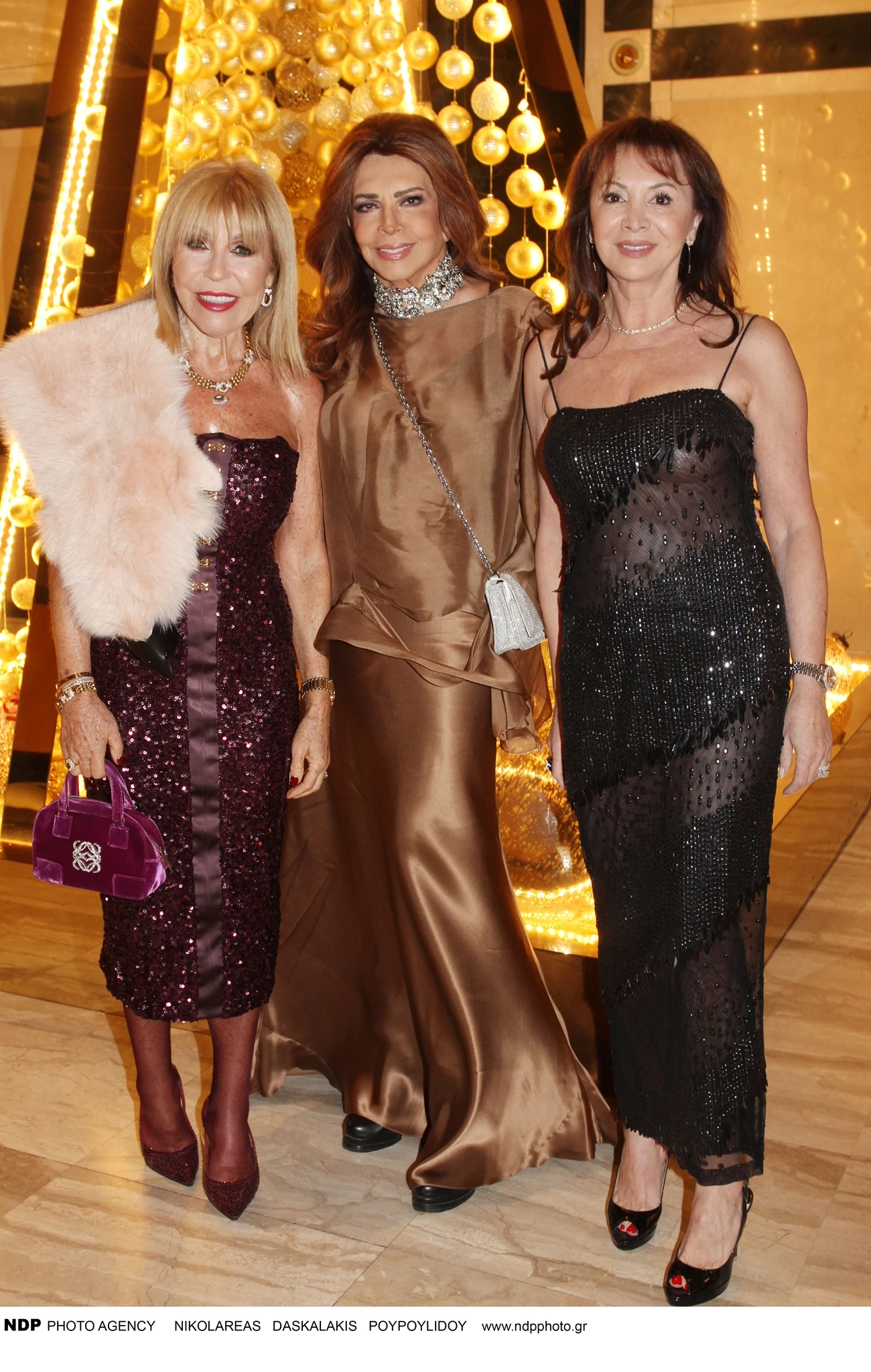 Η Μιμή Ντενίση σε χριστουγεννιάτικο δείπνο